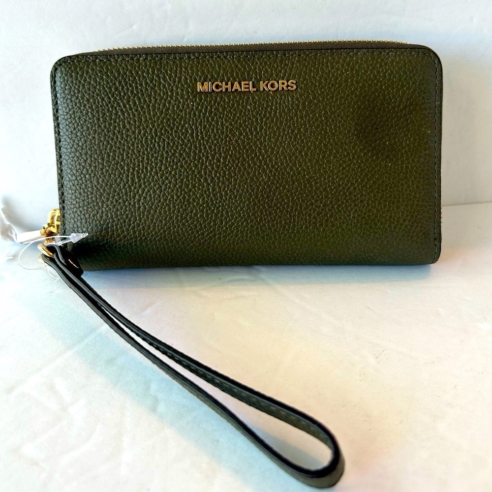 Michael Kors NWT Olive Pebble Grain Phone Case Wristlet